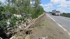 �idi� kamionu na dálnici D46 za jízdy nastavoval navigaci, nezvládl �ízení a...