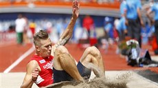 Dálka� Radek Ju�ka p�i jednom ze svých pokus� v kvalifikaci na ME v Amsterdamu.
