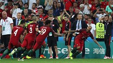 DAREBÁK. Portugalský stelec Ricardo Quaresma slaví vítznou penaltu v...