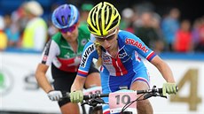 Česká bikerka Jana Czeczinkarová si jede pro dvanácté místo v závodu do 23 let...