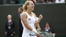 Slovenská tenistka Dominika Cibulková slaví triumf v osmifinále Wimbledonu.