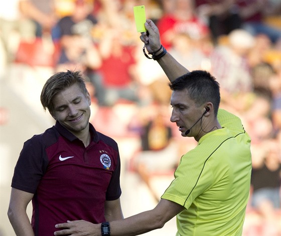 Sparanský záloník Martin Frýdek se trpce usmívá, v duelu s Fenerbahce práv...