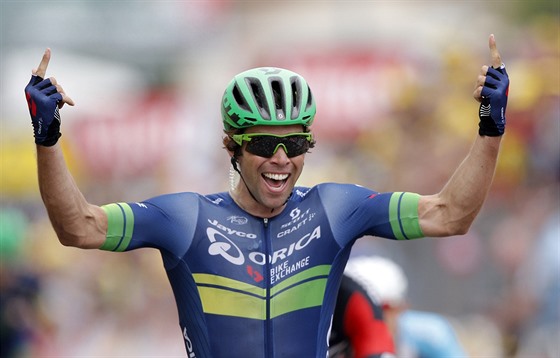A JE TO. První vyhranou etapu na Tour de France slaví Michael Matthews.