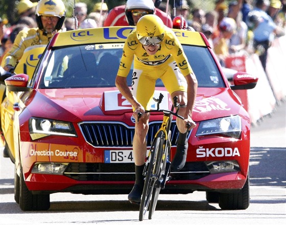 Chris Froome na trati asovky ve tinct etap Tour de France.