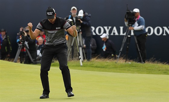 védský golfista Henrik Stenson slaví triumf na British Open.