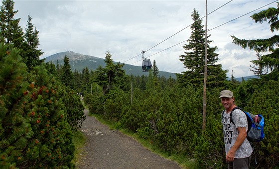Turisté míí na Snku, nejvyí vrchol Krkono.