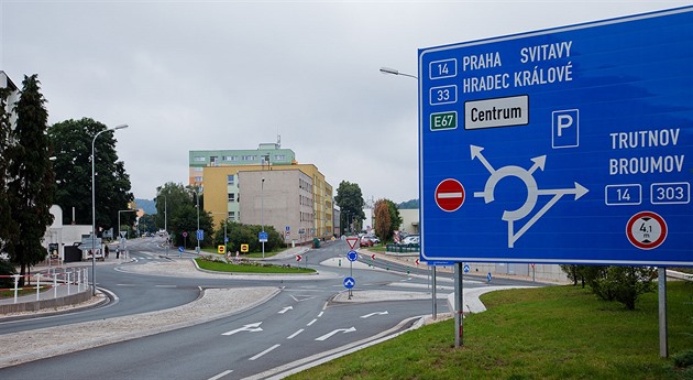 V Náchod zaaly opravy Praské a Polské ulice (18.7.2016).