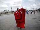 Prodava tureckých vlajek v Istanbulu (18. ervence 2016)