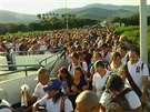 Venezuela otevela hranice, tisíce lidí ly do Kolumbie nakoupit jídlo