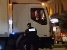 Svdek natoil stelbu policist na nákladní auto v Nice