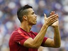 ZATLESKÁM SI - A JDU NA TO. Cristiano Ronaldo ped finálovým zápasem Eura.