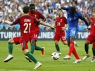 BUM! Francouz Moussa Sissoko pálí na bránu Portugalska ve finále Eura.
