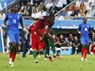 IVOTNÍ MOMENT. Portugalský útoník Éder napahuje a stílí gól v prodlouení...