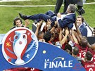 PORTUGALSKÝ BH. Trenér Fernando Santos nad hlavami hrá poté, co Portugalci...