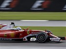 Ferrari Sebastiana Vettela na trati v Silverstonu bhem Velké ceny Británie.