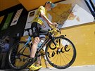 Vedoucí mu celkového poadí Tour de France Chris Froome se pipravuje na start...