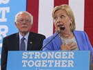 Hillary Clintonová a Bernie Sanders (12. ervenec 2016)
