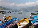 Pokhara leí ve výce 800 metr na behu jezera Phéva Tal. Oblíbeným cílem je...