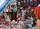 Pokhara je plná obchod s typickými nepálskými produkty, jako jsou rituální...
