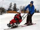 S monoski se to musí umt. K dispozici jsou handicapovaným vykolení...