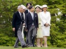 Japonský císa Akihito se leny královské rodiny jdou pivítat hosty kadoroní...