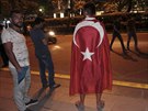 Píznivci prezidenta Erdogana v Ankae. (16. ervence 2016)