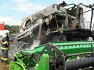 Pobl� Vlasatic na Brn�nsku vzpl�l kombajn a po n�m tak� stoh a pole. Po��r...