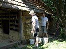 Martin Piacek a Marián Ozábal, peca� ze Slovenska, vymazávají mezery.