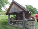 Su�írna v Jest�ebí u �urá�� je men�í replikou p�vodní su�írny v Host�tín�. 