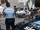 Francouztí policisté hlídají na startu tinácté etapy Tour de France.