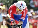 Tom Dumoulin na trati své vítzné asovky ve tinácté etap Tour de France.