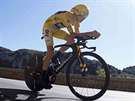 Chris Froome na trati asovky ve tinácté etap Tour de France.