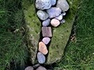 Kameny v kamenném korýtku