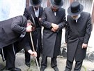Na bývalý židovský hřbitov v Prostějově přijeli rabíni z celého světa, aby...