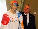 Prezident Milo Zeman a figurína s olympijskou kolekcí do Ria