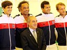 Francouzský celek pro tvrtfinále Davis Cupu proti esku spolu s prezidentem...