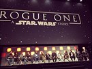 Debatu s tvrci a herci filmu Rogue One: Star Wars Story vedla britská hereka...