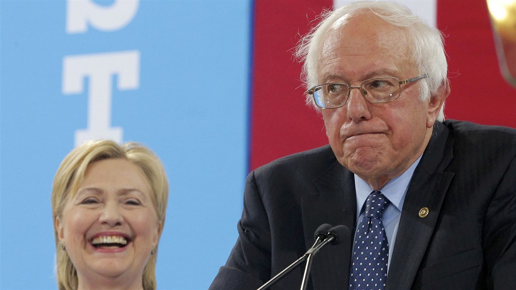 Bernie Sanders podpo�il v prezidentské volb� Hillary Clintonovou (12. �ervenec...