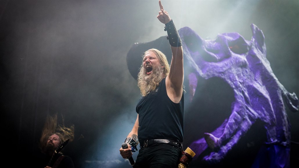 Kapela Amon Amarth na festivalu Masters of Rock ve Vizovicích v roce 2016