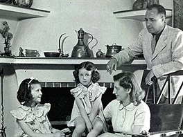 Nina Divíková s rodii a sestrou v Brn (1940)