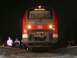 tonk v regionlnm vlaku u bavorskho Wrzburgu napadl sekerou cestujc,...