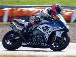 �eský závodník Luká� Pe�ek na motocyklovém �ampionátu Alpe Adria v Most�.