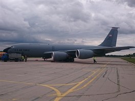 Ltajc tanker KC-135 Stratotanker na pardubickm letiti