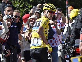 KDE MM KOLO? Chris Froome b ve dvanct etap na vrchol Mont Ventoux. Pi...