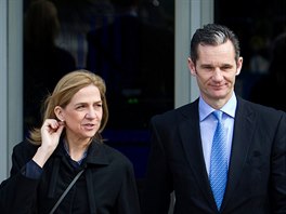 Španělská princezna Cristina a její manžel Iňaki Urdangarin odcházejí od soudu...