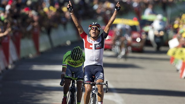 VTZN DOJEZD. Jarlinson Pantano z tmu IAM pijel do cle 15. etapy Tour de France jako prvn.