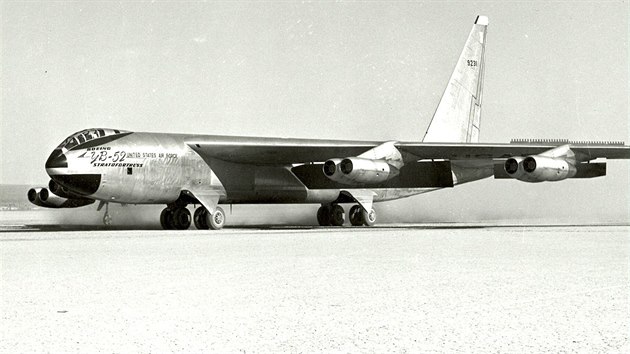 Prototyp bombardru B-52