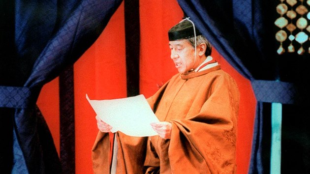 Akihito bhem slavnostn ceremonie u pleitosti jeho nstupu na japonsk csask trn. (12. listopadu 1990)