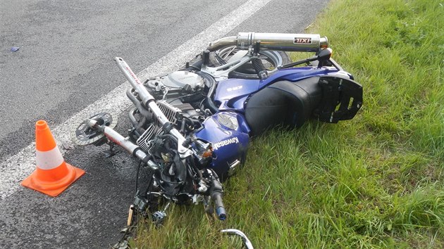 Auto, kter u Dolnch Hoic srazilo motorkku, zaalo po stetu hoet. ena zemela na mst.