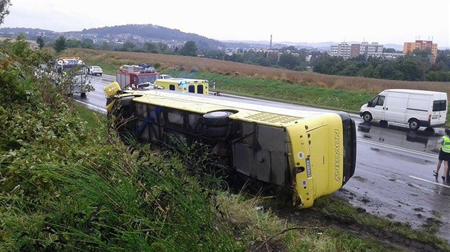 Autobus s dtmi se pevrtil u Psku na vpadovce na esk Budjovice.